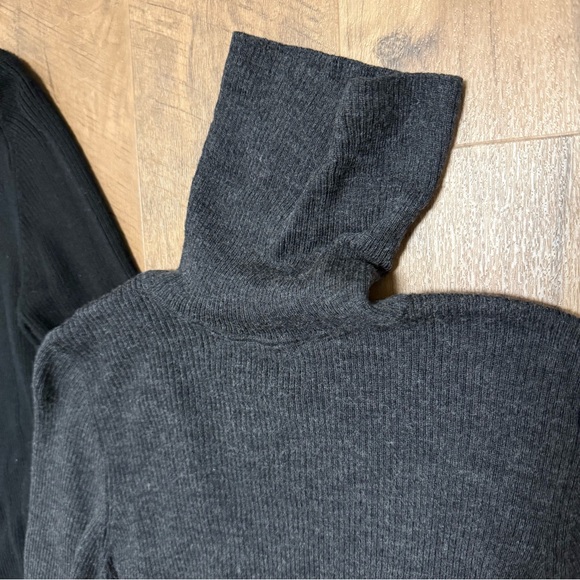 Uniqlo Large Wool Turtlenecks - Picture 3 of 7